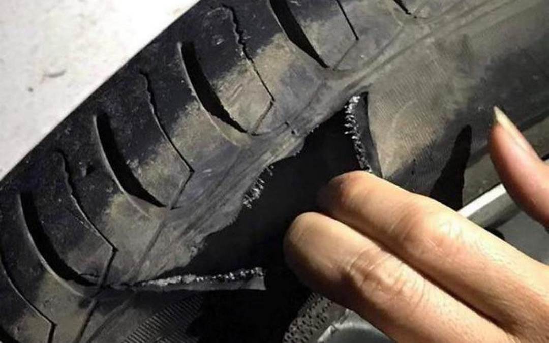 Người lái xe có nên tự vá lốp ô tô khi bị thủng hay không?