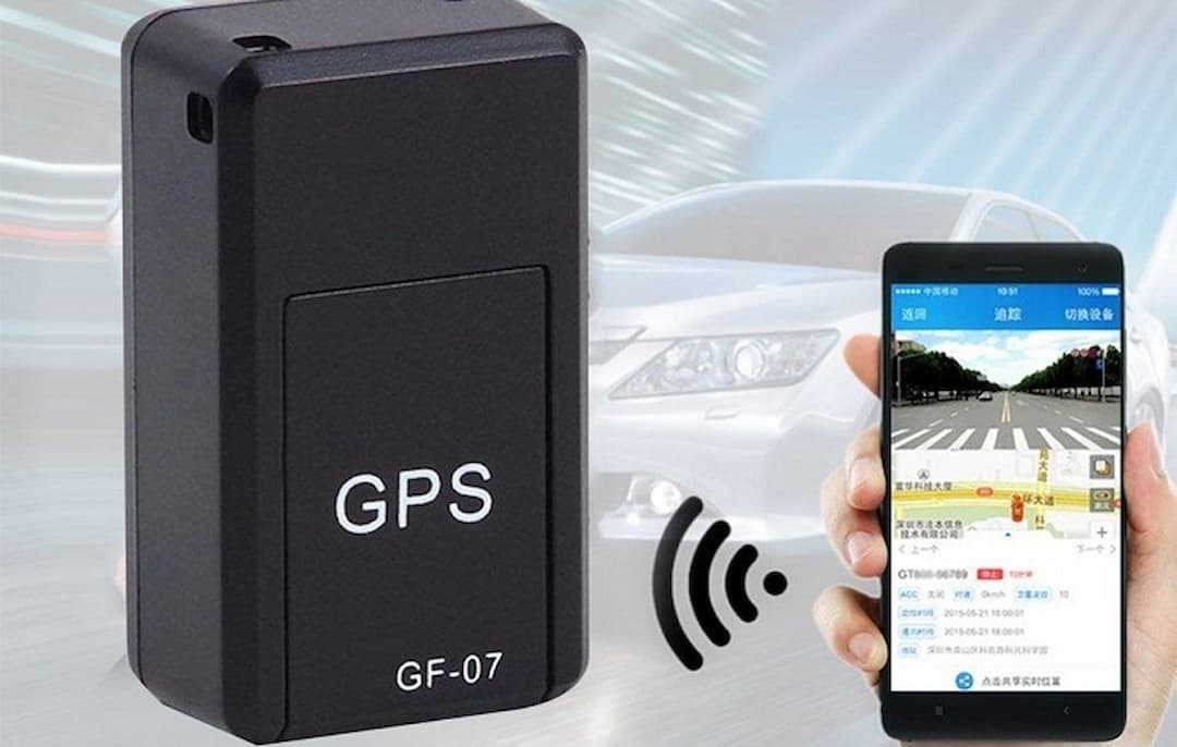 Thiết bị định vị ô tô là GPS có gắn chip và chuyển tải dữ liệu 