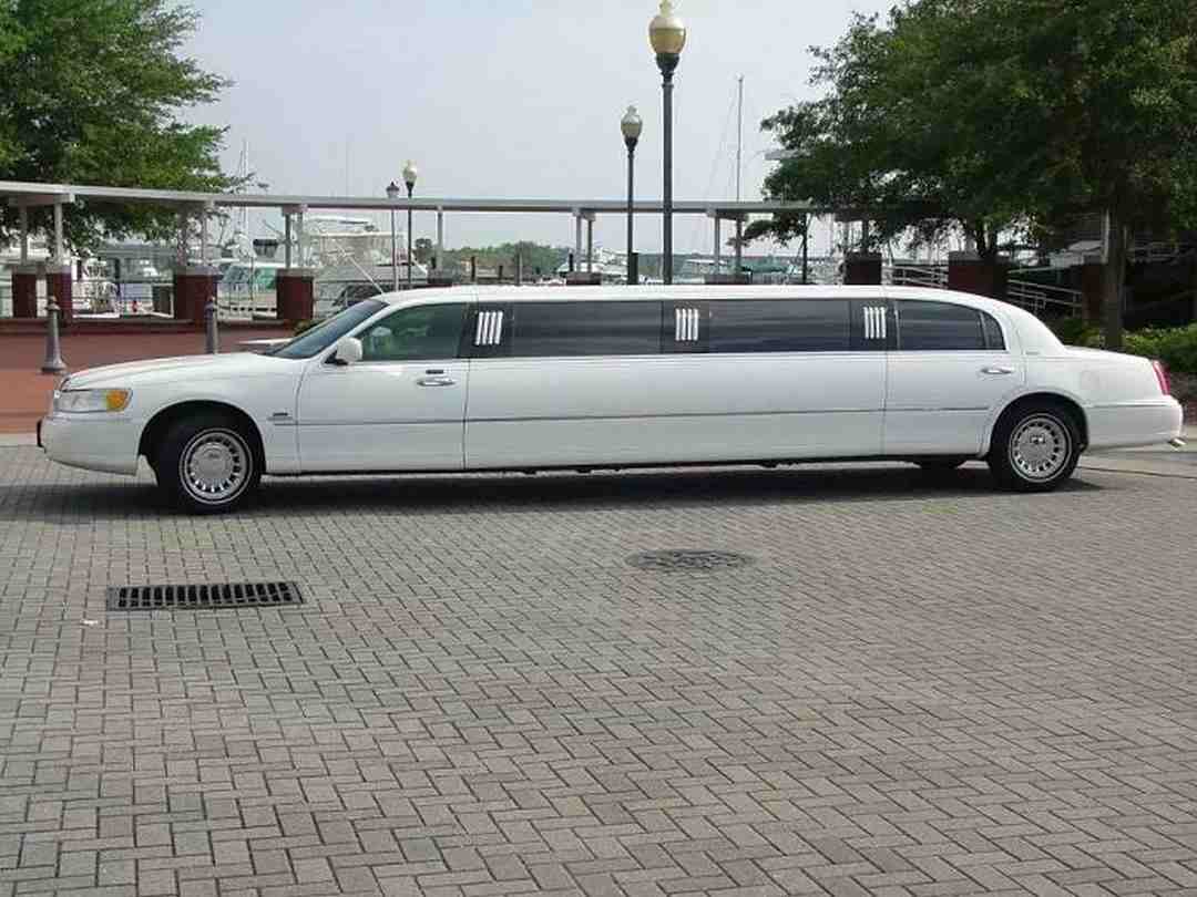 Chi phí sử dụng xe limousine cao